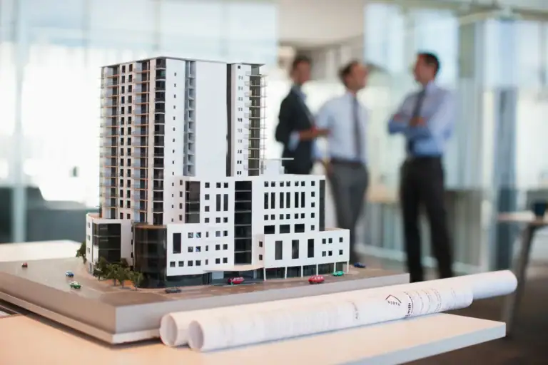 Modell av moderne boligkompleks med kontorer, planlagt av SnittArkitektur.no.